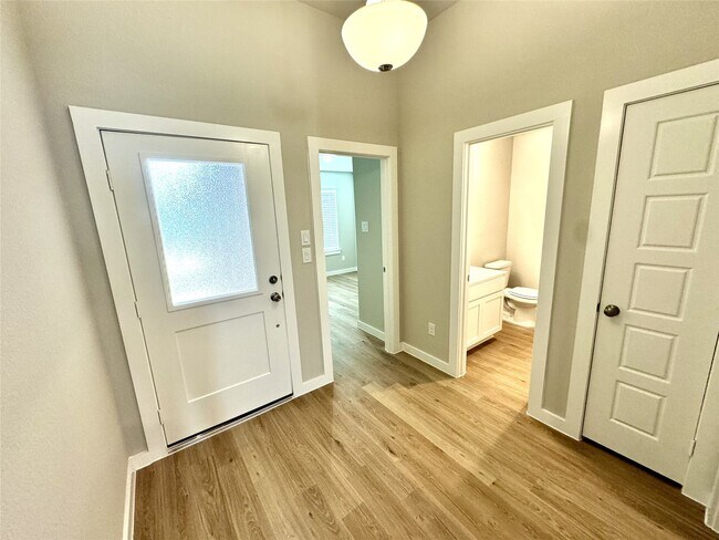 Foto del edificio - 8615 Jetty Glen Dr