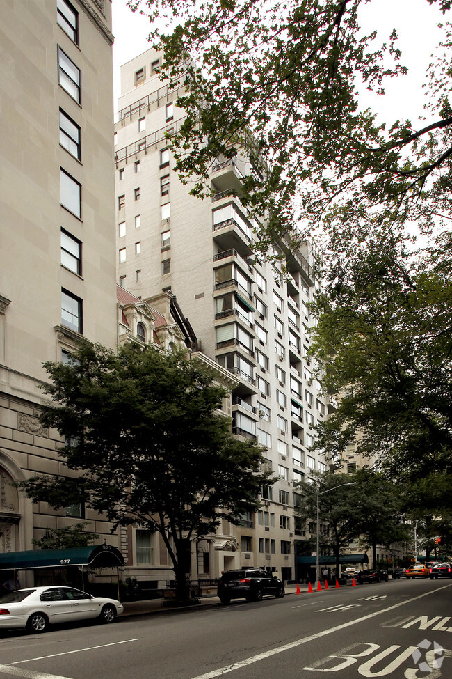 Primary Photo - 923 Fifth Ave