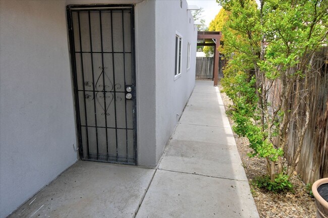 Foto del edificio - Heights Town Home!!!
