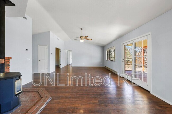 Building Photo - 3443 N Navajo Dr