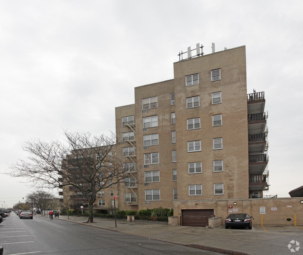 Primary Photo - 3022 Emmons Ave