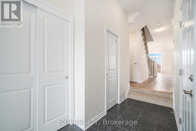 Building Photo - 74 Richelieu St