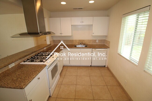 Foto del edificio - Charming 2bd/1ba South Land Park Home with...