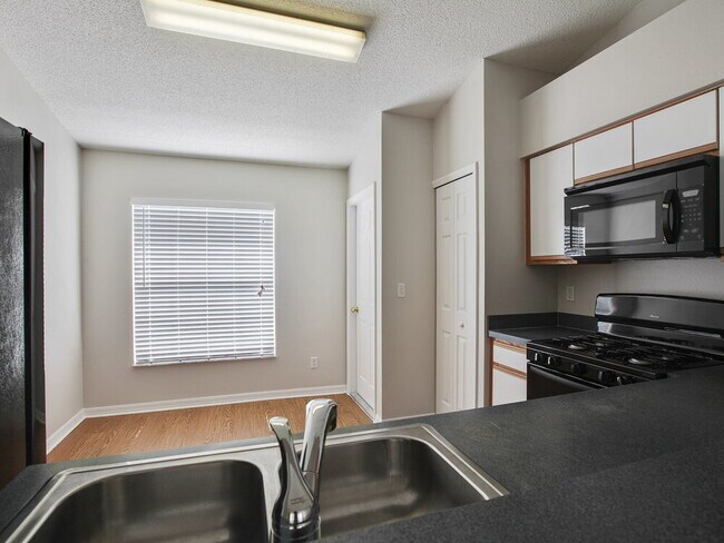 Foto del edificio - 11838 Foxglove Dr