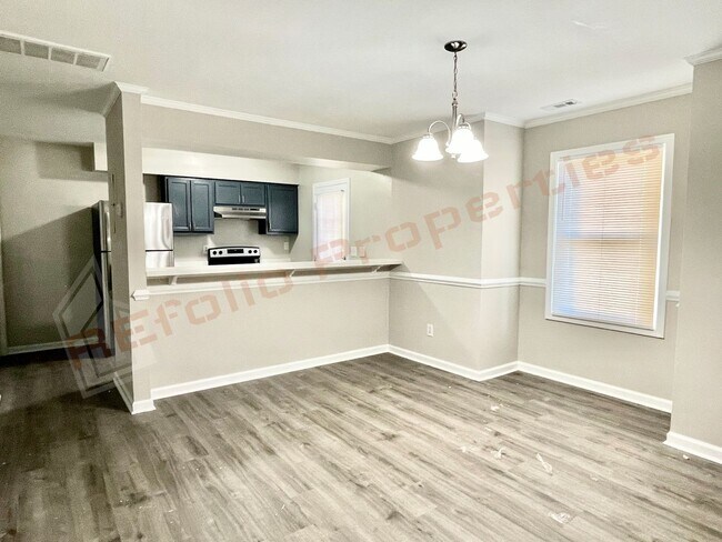 Foto del edificio - Carpetless 2 BD 1.5 Bath 2 Story Quadplex ...