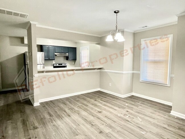 Building Photo - Carpetless 2 BD 1.5 Bath 2 Story Quadplex ...