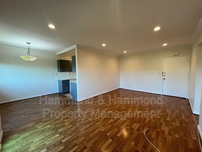 Building Photo - 5400 Newcastle Ave