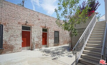Building Photo - 922 W 23rd St
