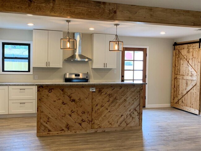 Foto del edificio - 5728 Aton Ave