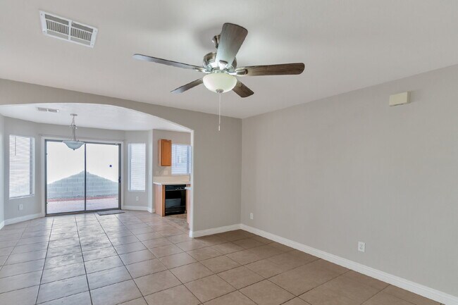 Foto del edificio - 9652 Brooks Lake Ave