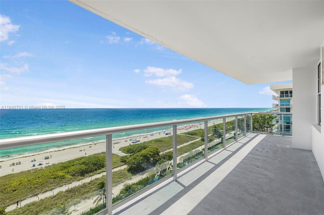 Primary Photo - 9511 Collins Ave