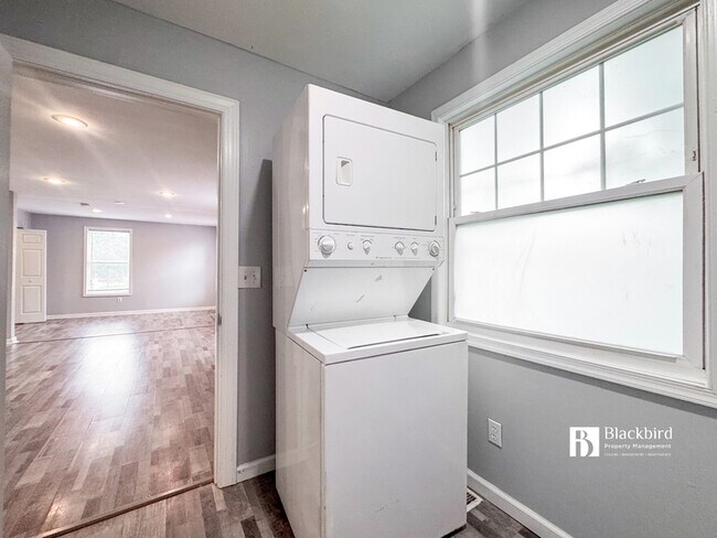 Foto del edificio - 716 55th St NE
