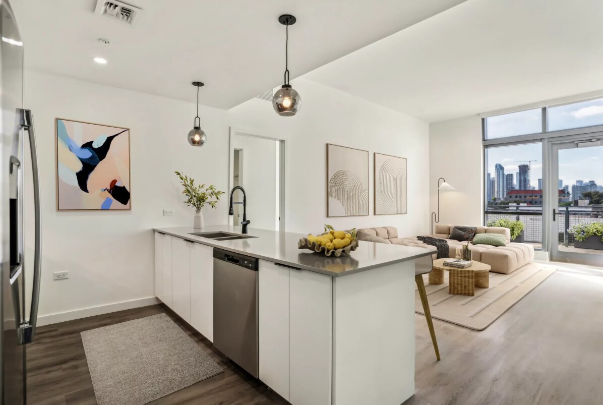 Foto principal - 105 NE 25th St
