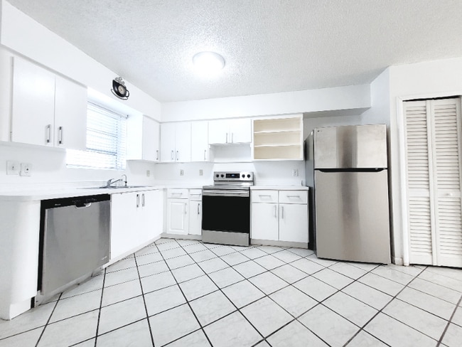 Foto del edificio - 14002 NE 6th Ave