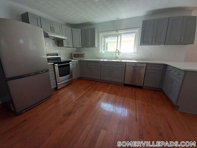 Foto del edificio - 129 Powder House Blvd