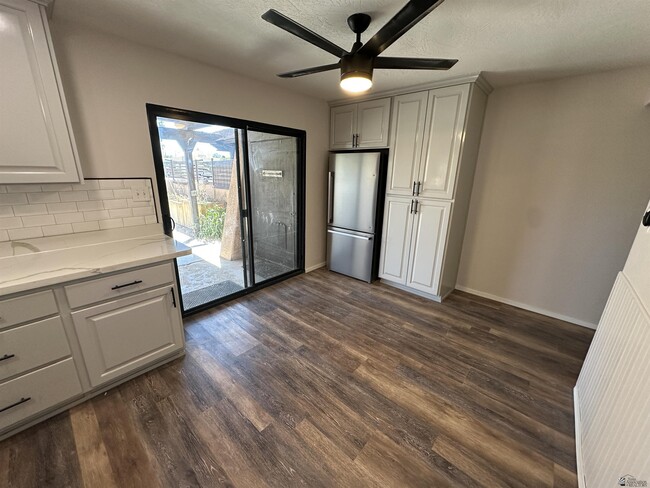 Building Photo - 2490 W Yowell Ct