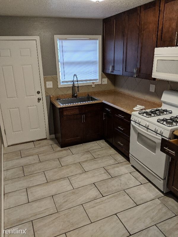 Building Photo - 2 br, 1 bath Apartment - 3102 N 51st St.