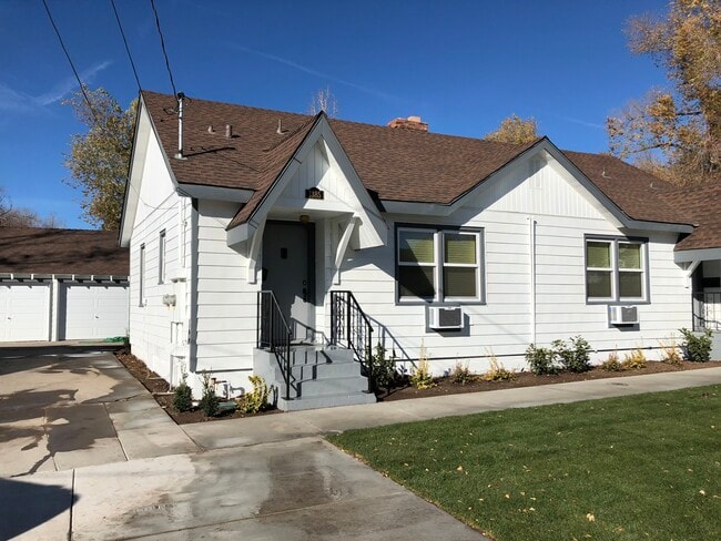 Front of unit - 1385 Gordon Ave