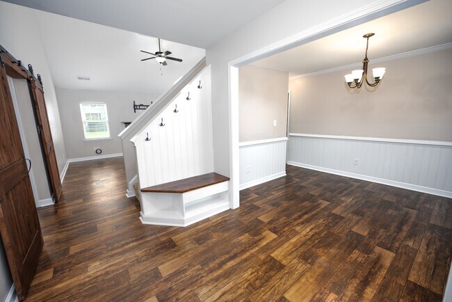 Foto del edificio - 204 Gillcrest Ct