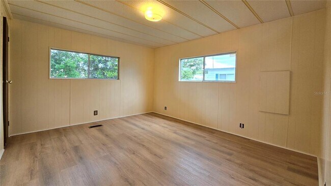 Foto del edificio - 7393 Fairlane Ave