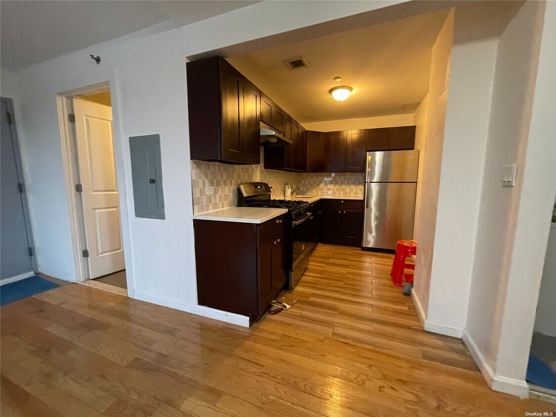 Foto principal - 8106 Dongan Ave