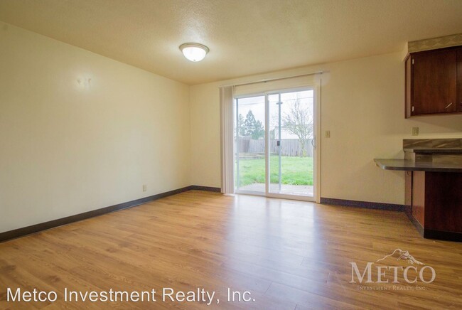 Building Photo - 3 br, 1.5 bath House - 1540 Acacia