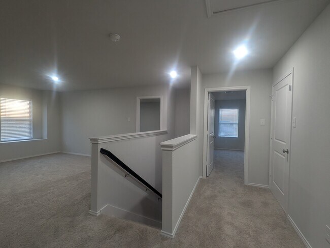 Foto del edificio - 845 Eagles Nest Dr