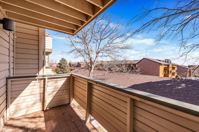Building Photo - 390 Zang St