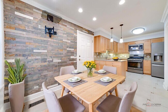 Foto del edificio - 115 Meadowbrook Ln