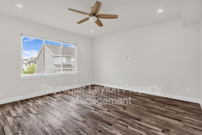 Building Photo - 1432 E Daylily Ct