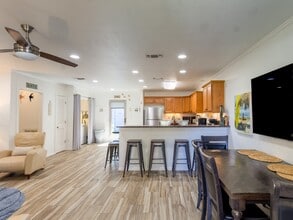 Building Photo - 127 Pompano Ave