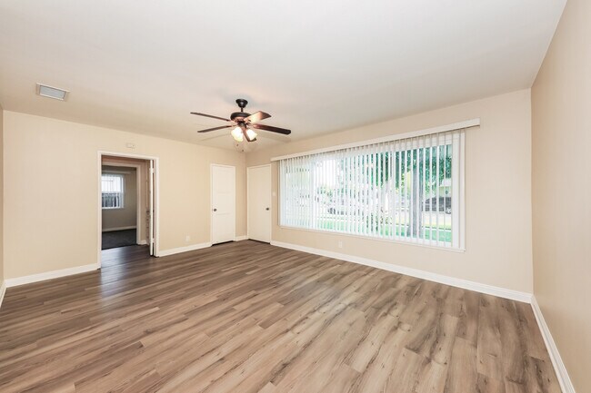 Foto del edificio - 4765 Sunnyside Dr