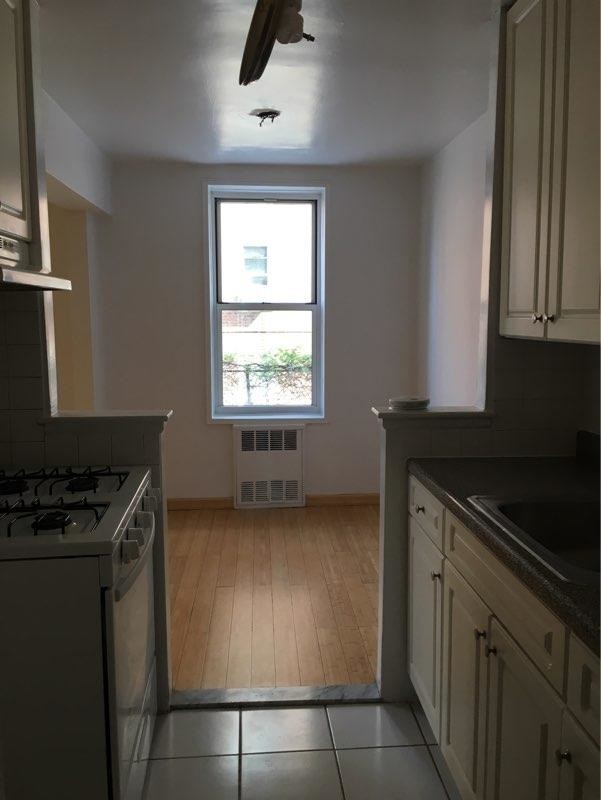 Building Photo - 142-19 Barclay Avenue