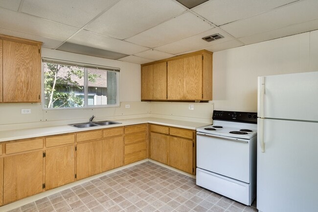 Building Photo - Chico Charmer! Close to CSUC and downtown Chico! Available August 1!