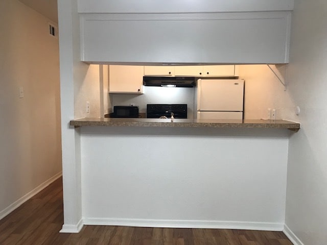 Upper cabinets for all your kitchenware! - 6067 Milton St