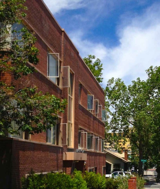 Building Photo - Francesco Apartments