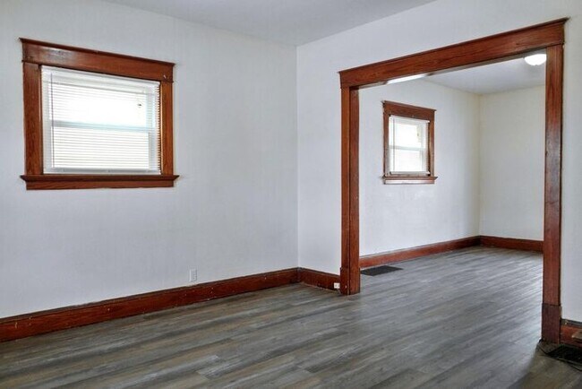 Building Photo - Spacious 3-Bedroom Home with Fenced Yard a...