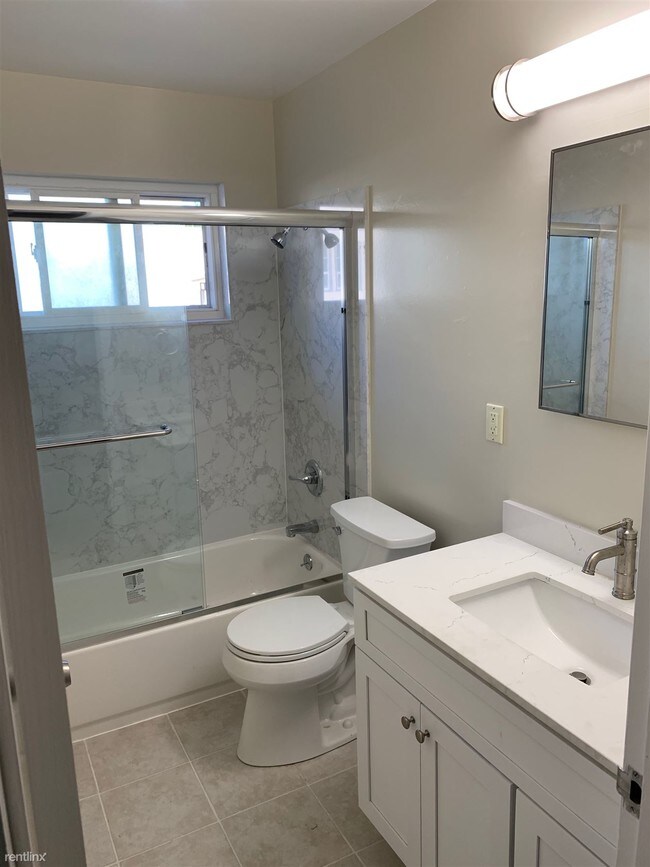 Building Photo - Studio, 1 bath  - 124 El Camino Real Apt 2