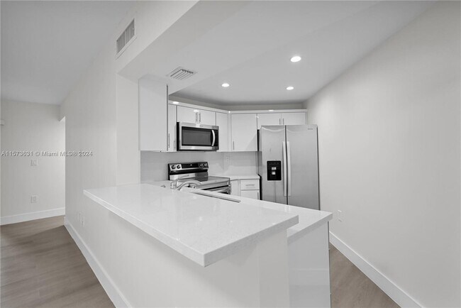 Foto del edificio - 9715 Fontainebleau Blvd