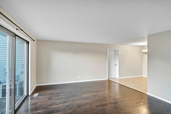 Building Photo - 1321 Yarmouth Ct