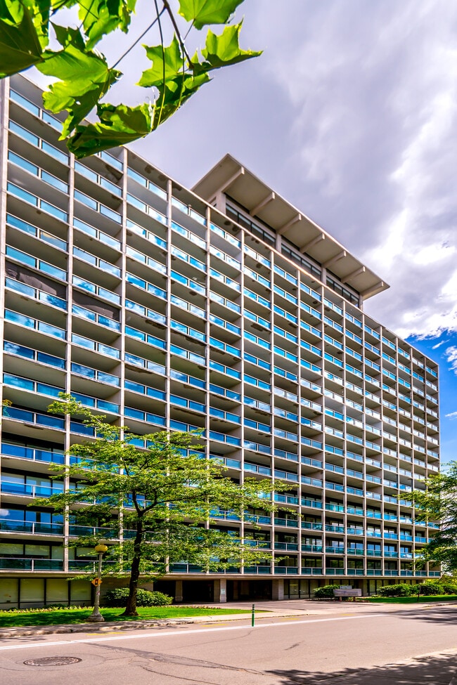 Building Photo - Château Maisonneuve