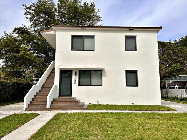 Building Photo - 3731 SW 27th Terrace