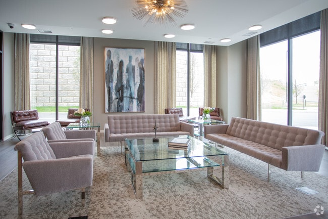 Club Room - 4th & Park