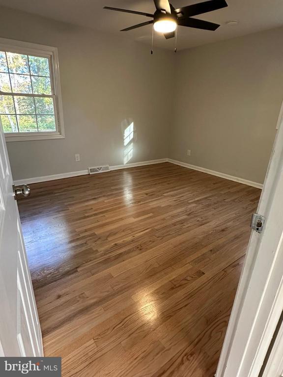 Foto del edificio - 44075 Louisdale Rd