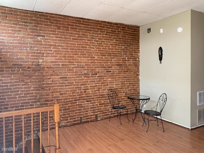 Foto del edificio - 1 br, 1 bath Apartment - 2103 Maryland Ave