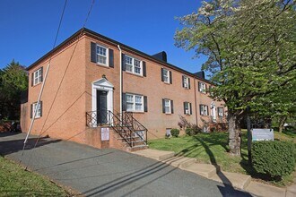 Building Photo - 2114 Ivy Rd