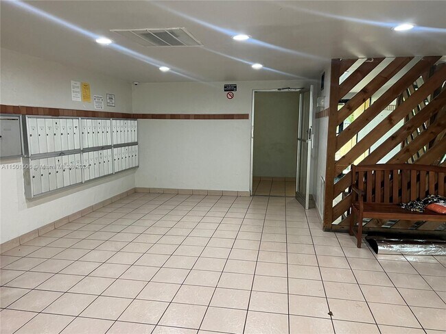 Foto del edificio - 460 NW 20th St