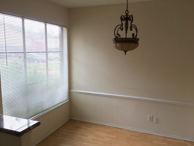 Foto del edificio - 1103 Dulles Ave