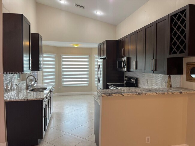 Foto del edificio - 248 NW 47th Ave