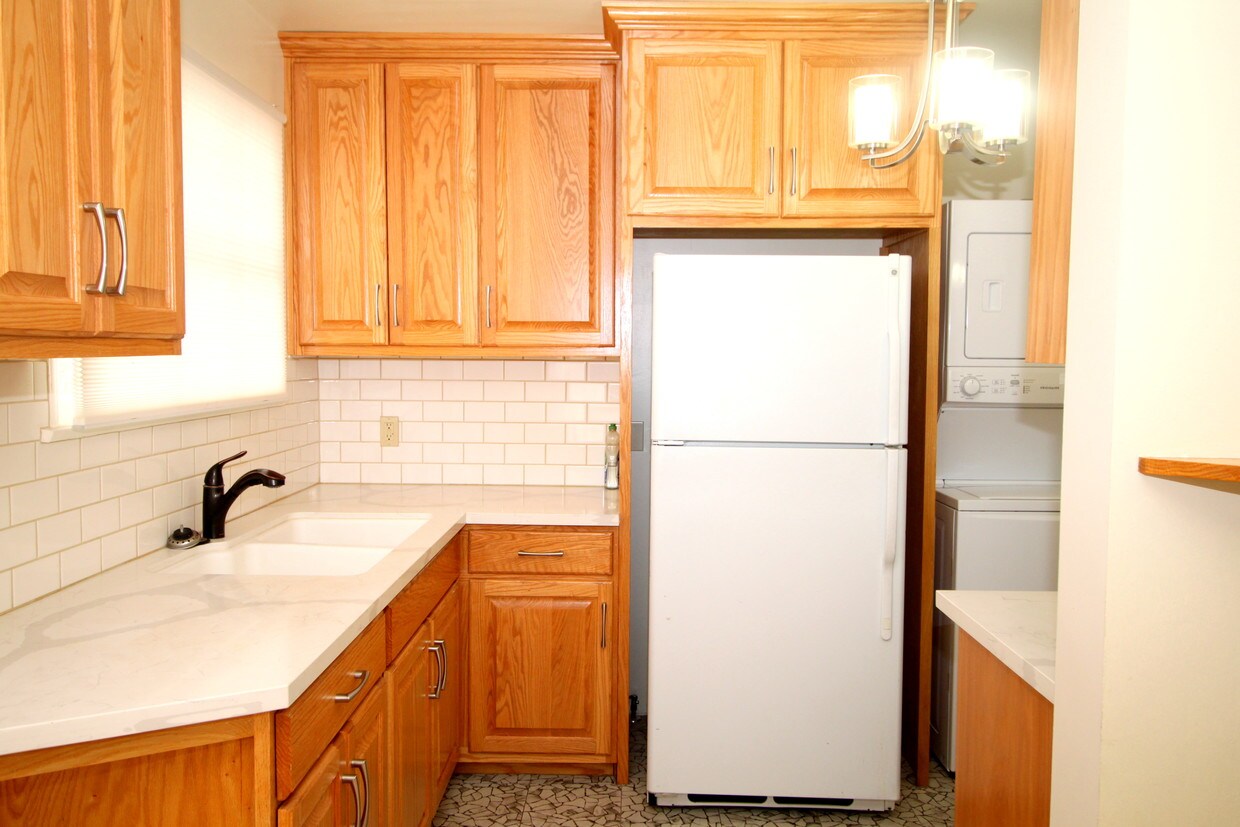 Kitchen - 1239 Dorner Dr